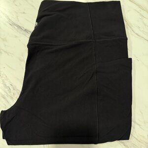 Athleta Black Salutation Stash Capri Leggings